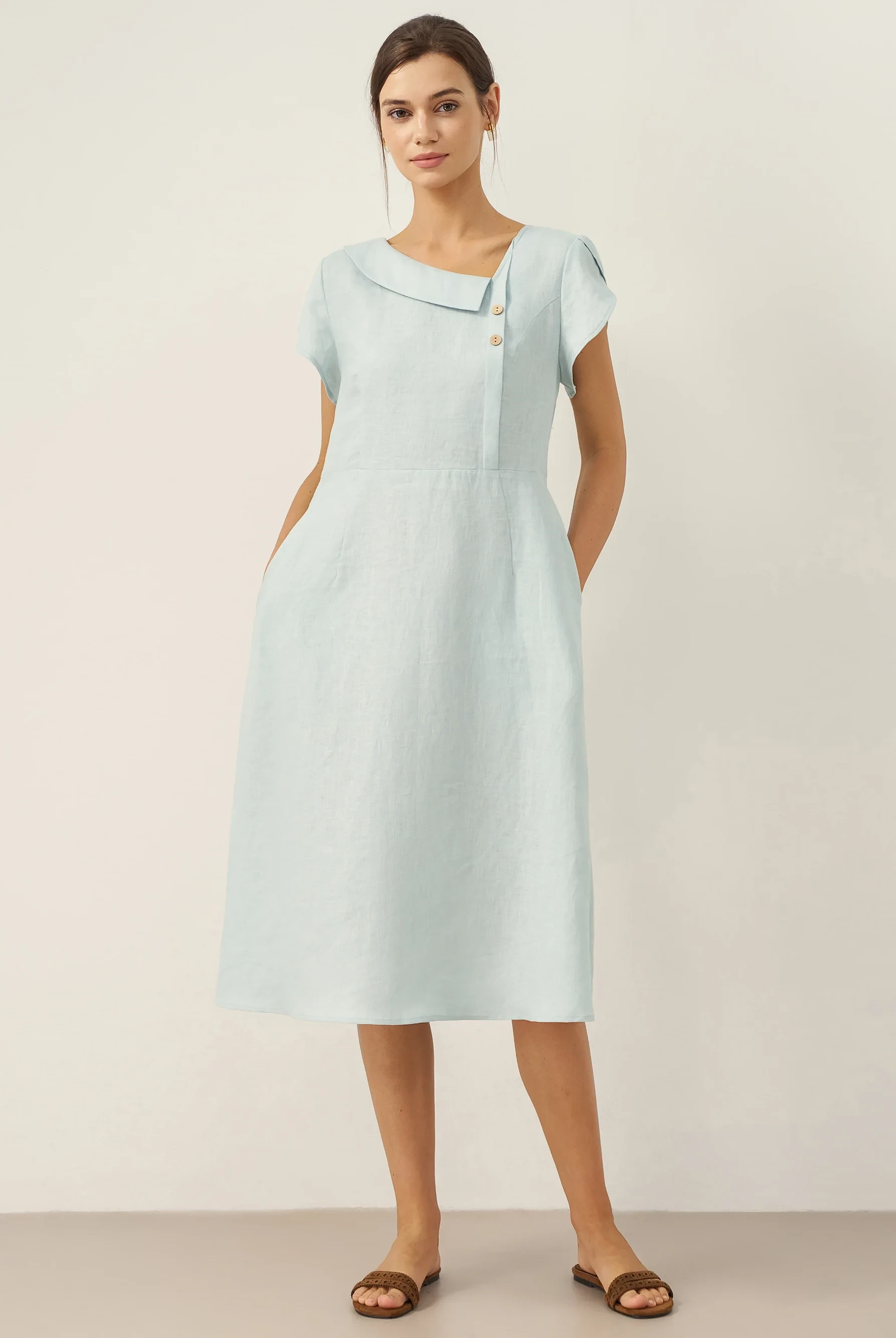 Entdecken Sie die schönsten neuen Kleider bei Lintico mit dem Gutscheincode: Nibot20